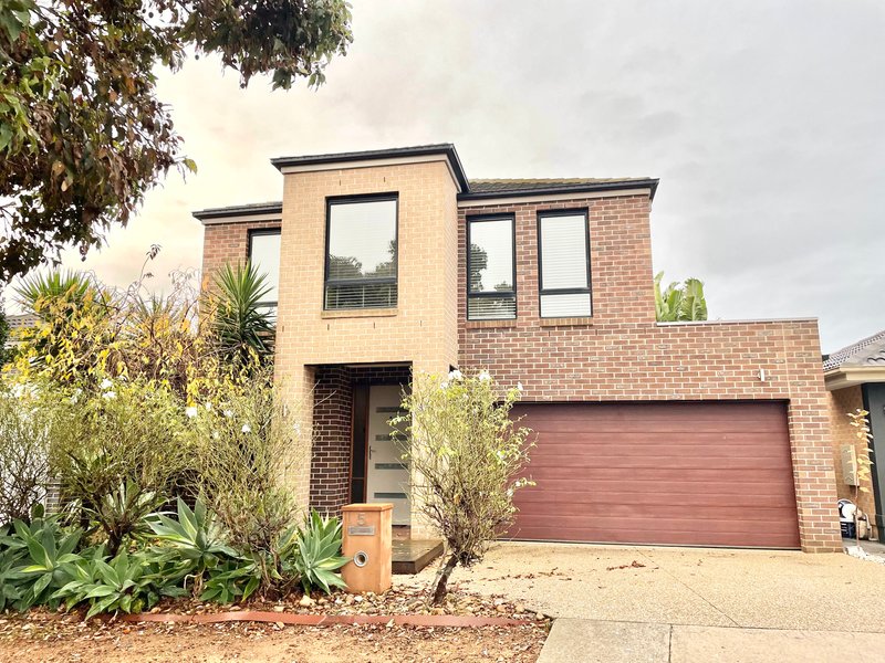 Photo - 5 Caesia Way, Caroline Springs VIC 3023 - Image 1