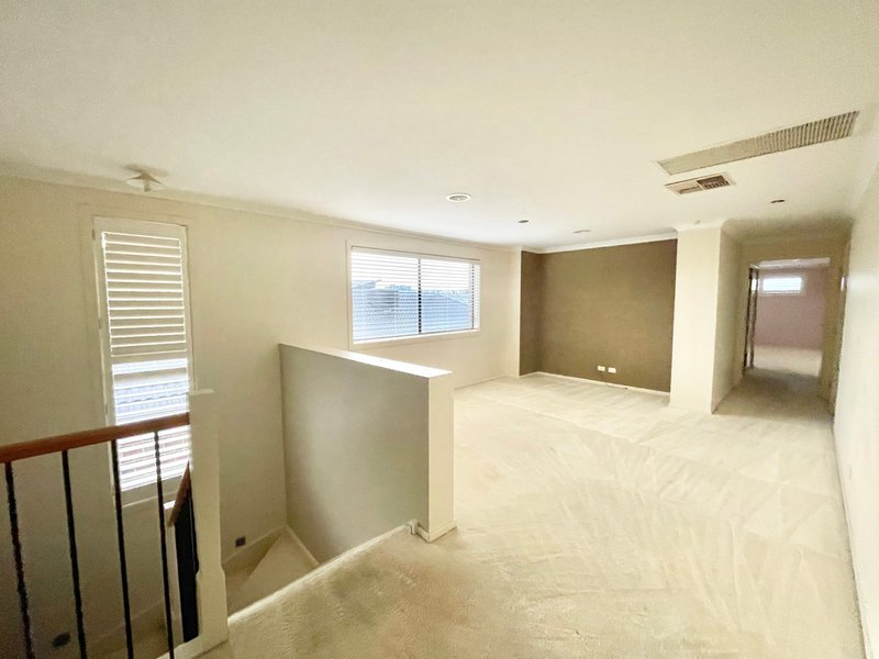 Photo - 5 Caesia Way, Caroline Springs VIC 3023 - Image 15