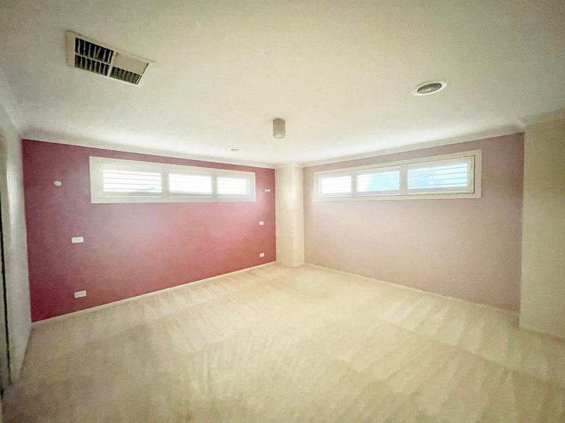 Photo - 5 Caesia Way, Caroline Springs VIC 3023 - Image 16