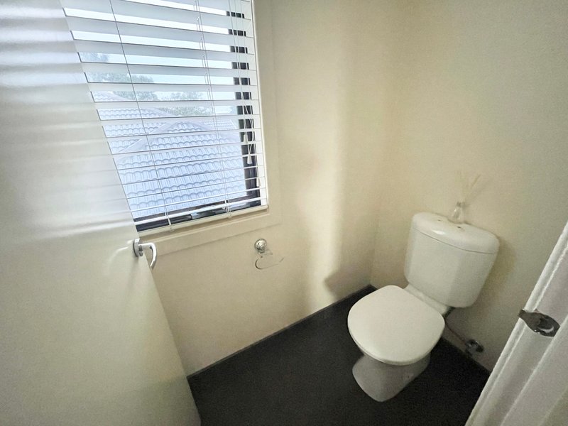 Photo - 5 Caesia Way, Caroline Springs VIC 3023 - Image 20