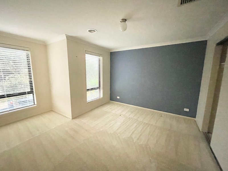 Photo - 5 Caesia Way, Caroline Springs VIC 3023 - Image 26