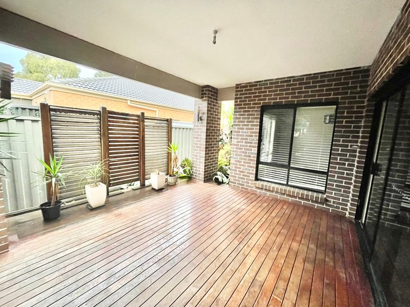 Photo - 5 Caesia Way, Caroline Springs VIC 3023 - Image 27