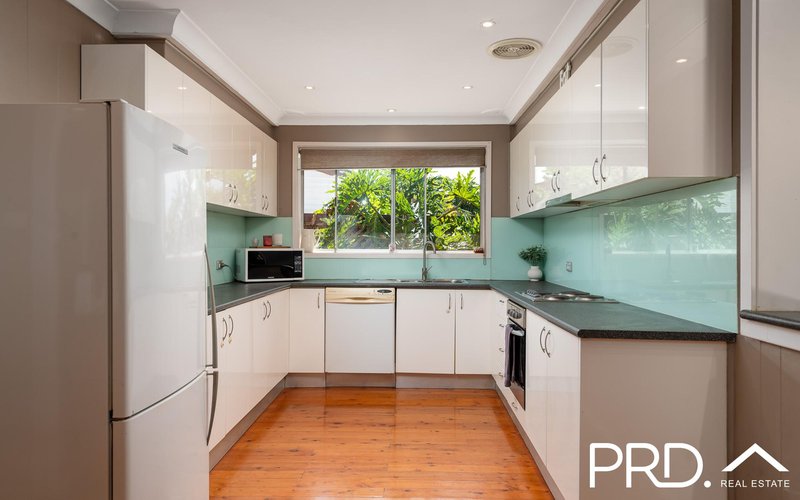 Photo - 5 Cambrai Place, Milperra NSW 2214 - Image 3