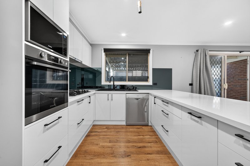 Photo - 5 Camelia Way, Pakenham VIC 3810 - Image 3
