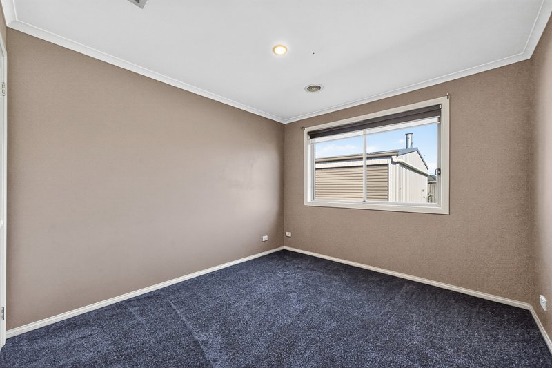 Photo - 5 Camelia Way, Pakenham VIC 3810 - Image 14