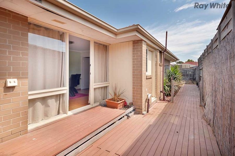 Photo - 5 Camelot Drive, Albanvale VIC 3021 - Image 8