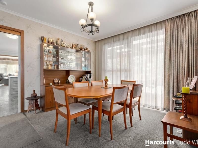 Photo - 5 Cappella Court, Glen Waverley VIC 3150 - Image 8