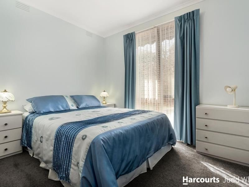 Photo - 5 Cappella Court, Glen Waverley VIC 3150 - Image 11