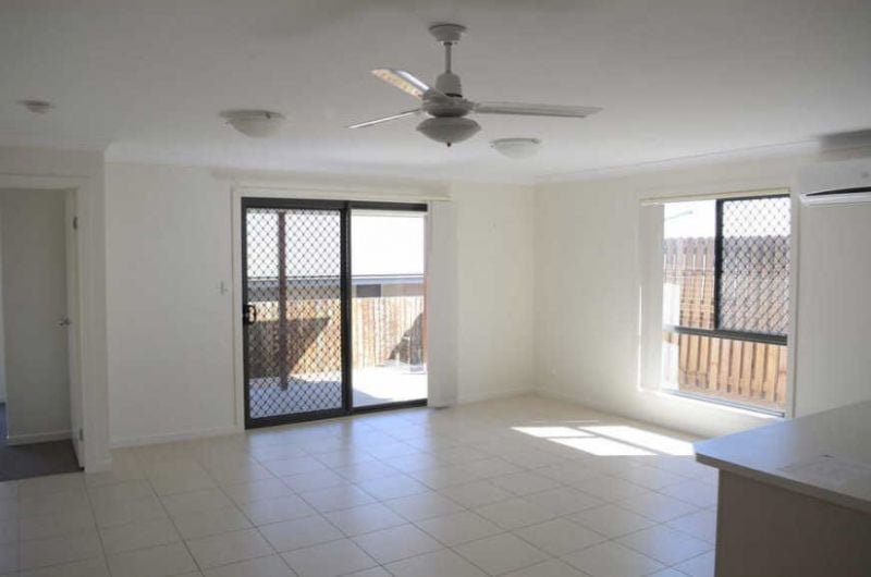 Photo - 5 Carlin Street, Glenvale QLD 4350 - Image 3