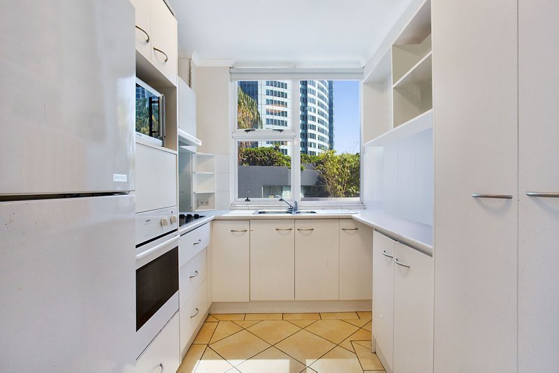 Photo - 5 'Carlton Apartments' 4 Clifford Street, Surfers Paradise QLD 4217 - Image 3