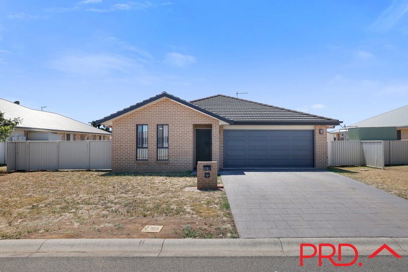 Photo - 5 Carnegie Place, Tamworth NSW 2340 - Image 2