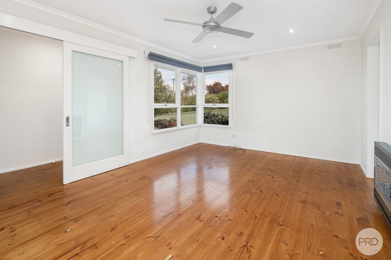 Photo - 5 Carpenter Street, Wendouree VIC 3355 - Image 4