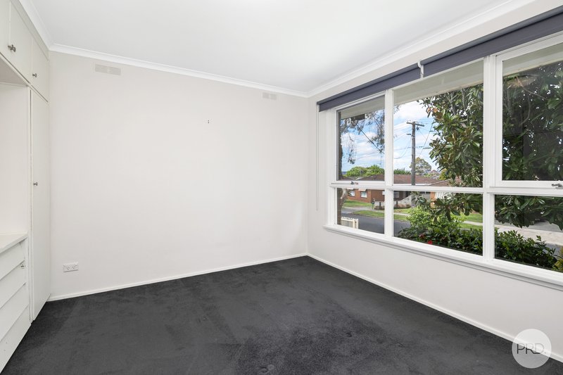 Photo - 5 Carpenter Street, Wendouree VIC 3355 - Image 5