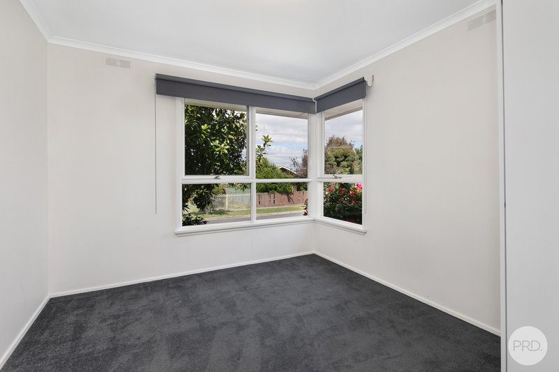 Photo - 5 Carpenter Street, Wendouree VIC 3355 - Image 7