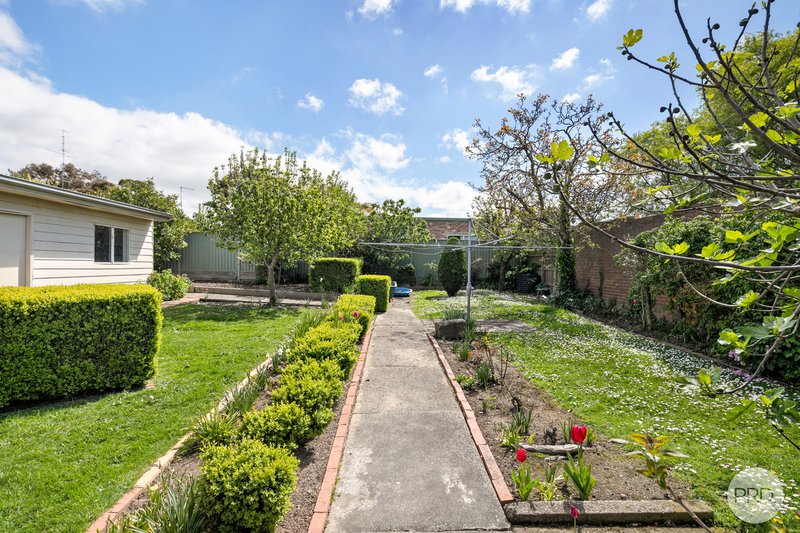 Photo - 5 Carpenter Street, Wendouree VIC 3355 - Image 9