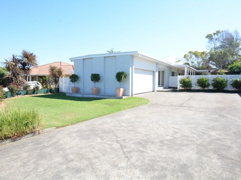 5 Carrabeen Drive, Old Bar NSW 2430