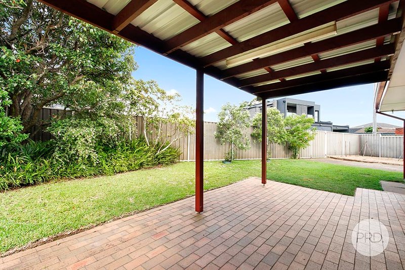 Photo - 5 Carramar Place, Peakhurst Heights NSW 2210 - Image 8