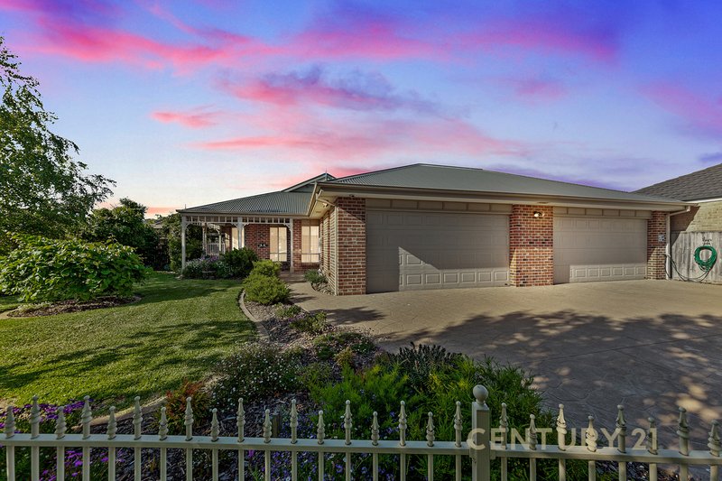 5 Carrington Drive, Pakenham VIC 3810