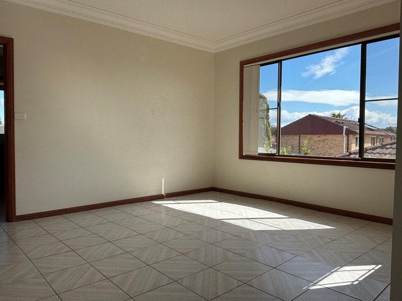 Photo - 5 Cashman Place, Edensor Park NSW 2176 - Image 4