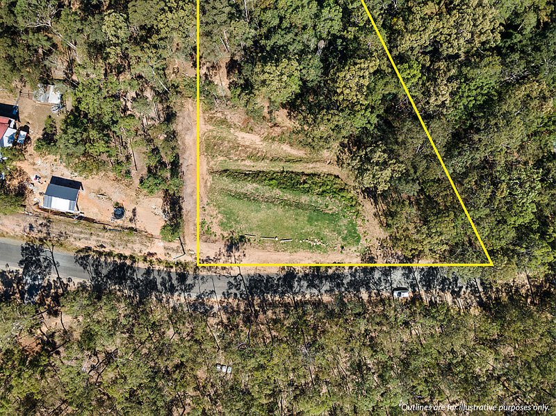 Photo - 5 Cashs Road, Cashmere QLD 4500 - Image 4