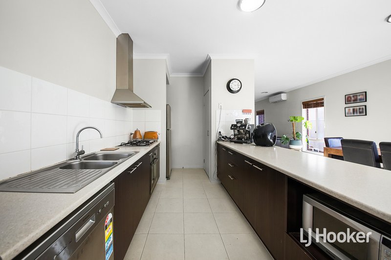 Photo - 5 Casino Parade, Point Cook VIC 3030 - Image 5