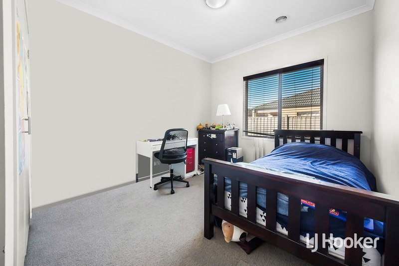 Photo - 5 Casino Parade, Point Cook VIC 3030 - Image 8