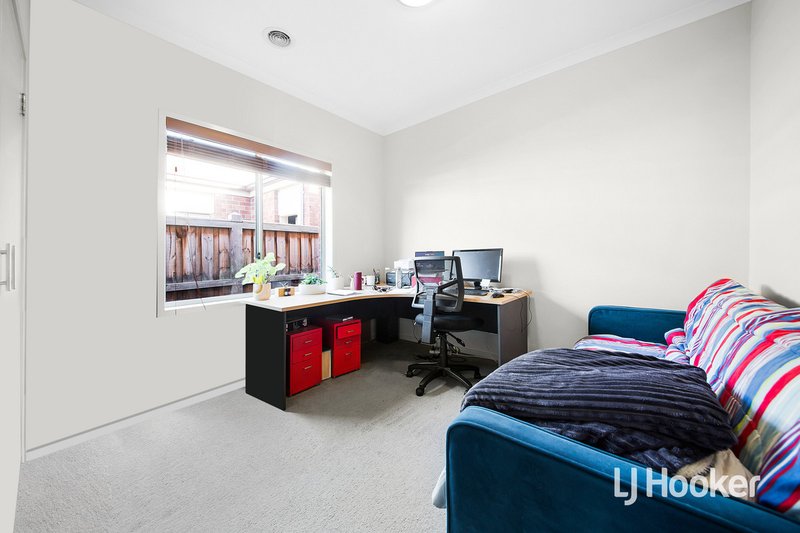 Photo - 5 Casino Parade, Point Cook VIC 3030 - Image 11