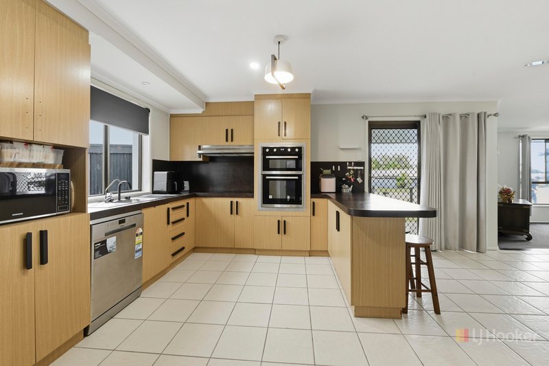 Photo - 5 Cassia Place, Glenella QLD 4740 - Image 4
