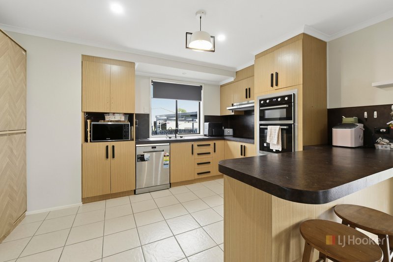 Photo - 5 Cassia Place, Glenella QLD 4740 - Image 5