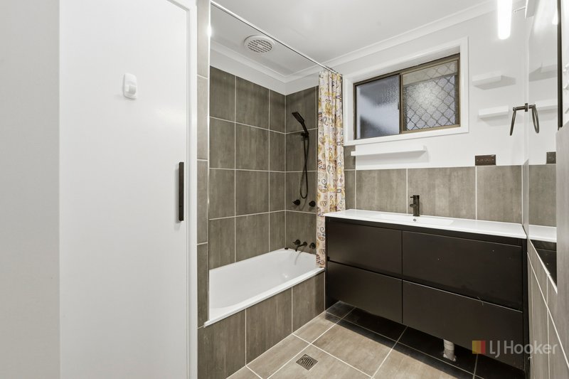 Photo - 5 Cassia Place, Glenella QLD 4740 - Image 12