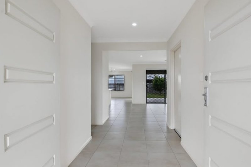 Photo - 5 Cassinia Street, Mount Low QLD 4818 - Image 9