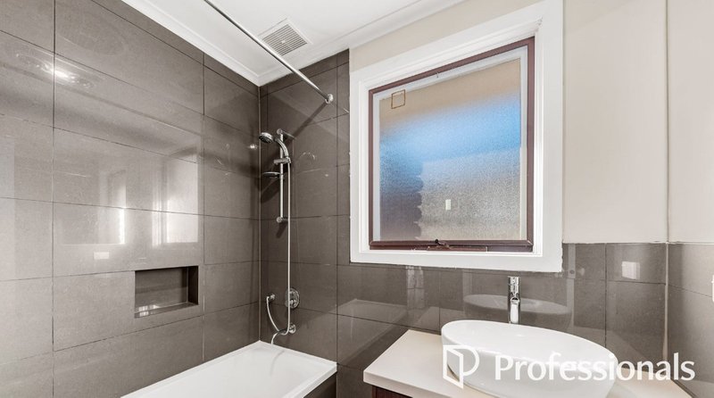 Photo - 5 Cavendish Avenue, Wantirna VIC 3152 - Image 5