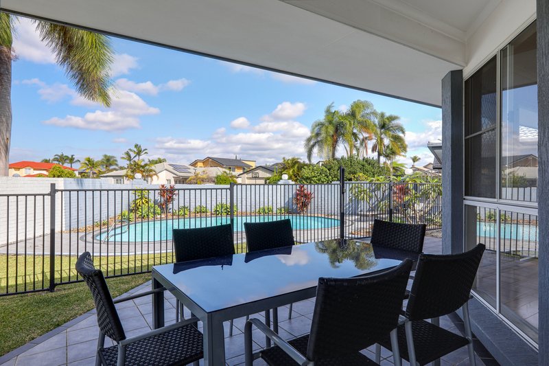 Photo - 5 Cedros Place, Clear Island Waters QLD 4226 - Image 12