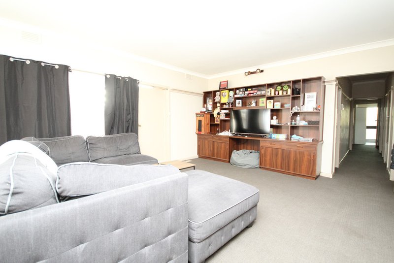 Photo - 5 Centenary Avenue, Horsham VIC 3400 - Image 2