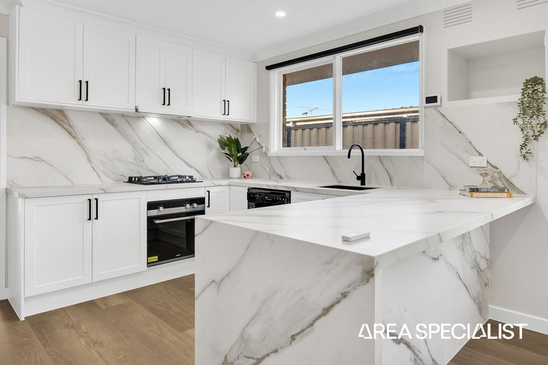 Photo - 5 Chanelle Court, Springvale South VIC 3172 - Image 1