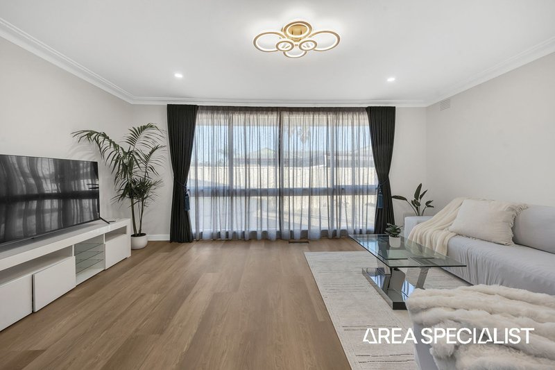 Photo - 5 Chanelle Court, Springvale South VIC 3172 - Image 4