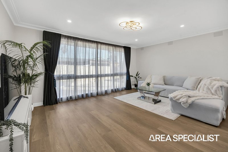 Photo - 5 Chanelle Court, Springvale South VIC 3172 - Image 5