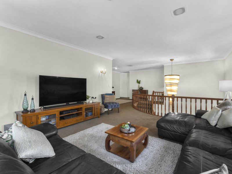 Photo - 5 Chantilly Court, Albany Creek QLD 4035 - Image 4