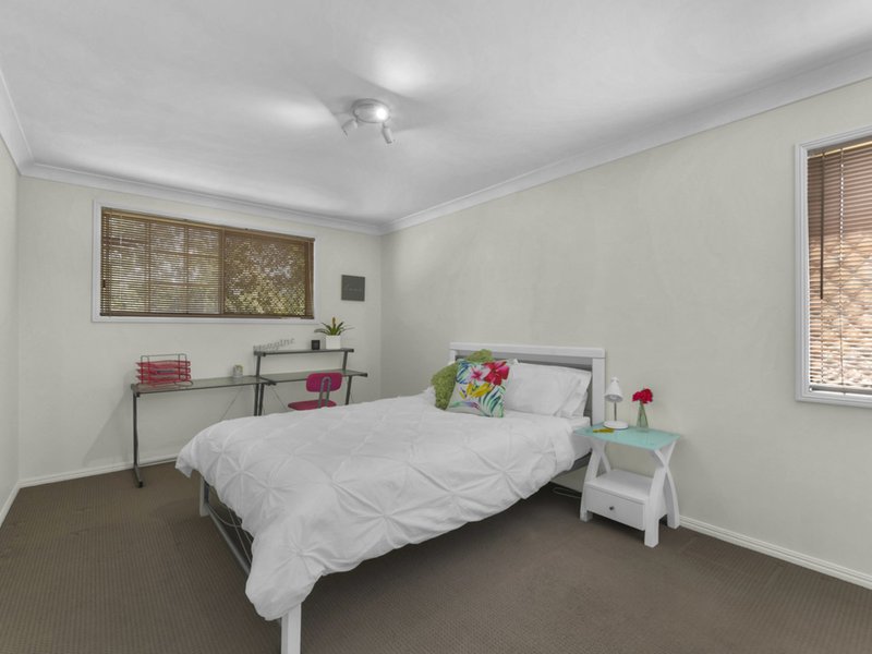 Photo - 5 Chantilly Court, Albany Creek QLD 4035 - Image 12