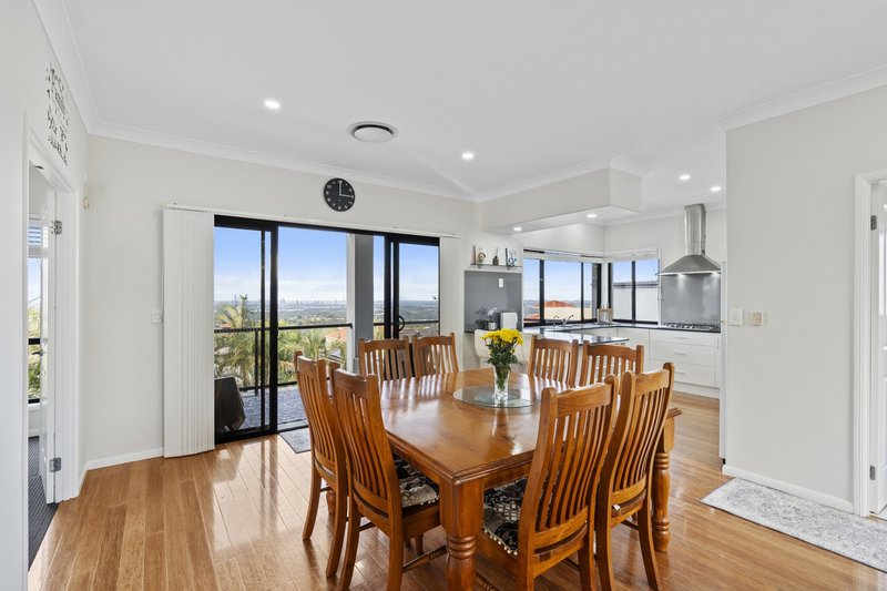 Photo - 5 Chevron Rise, Highland Park QLD 4211 - Image 7