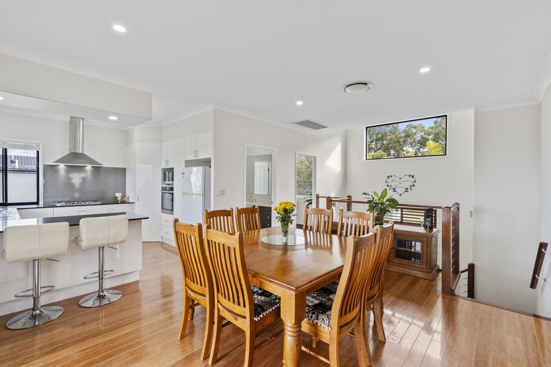 Photo - 5 Chevron Rise, Highland Park QLD 4211 - Image 8