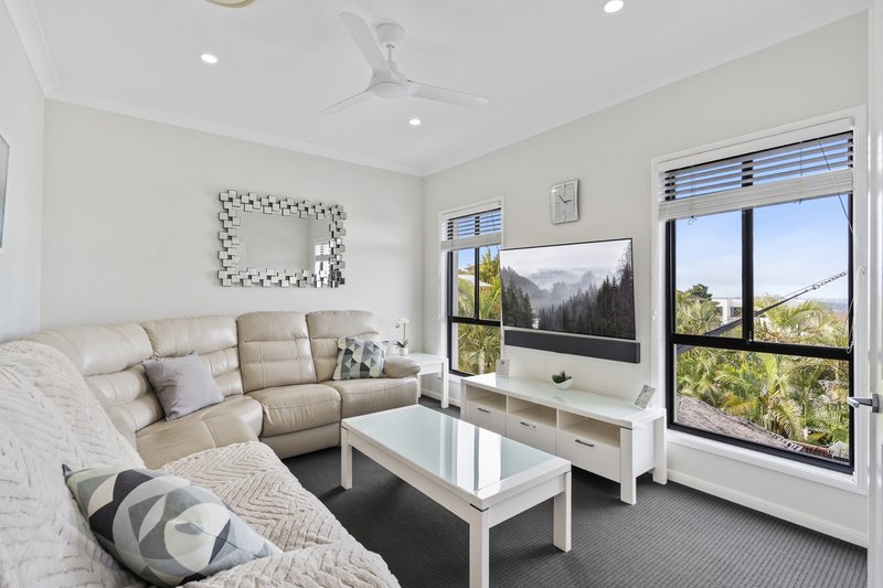 Photo - 5 Chevron Rise, Highland Park QLD 4211 - Image 11