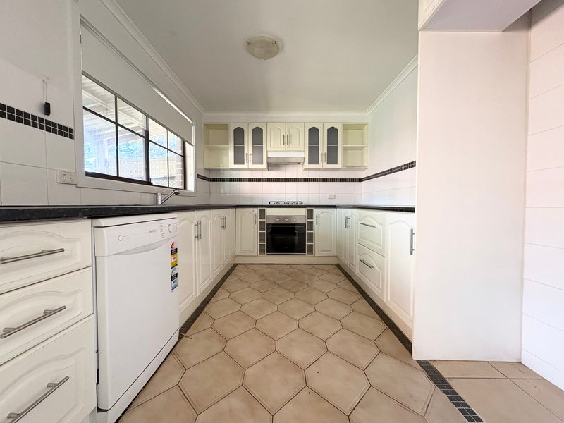 Photo - 5 Chinnock Court, Craigieburn VIC 3064 - Image 1