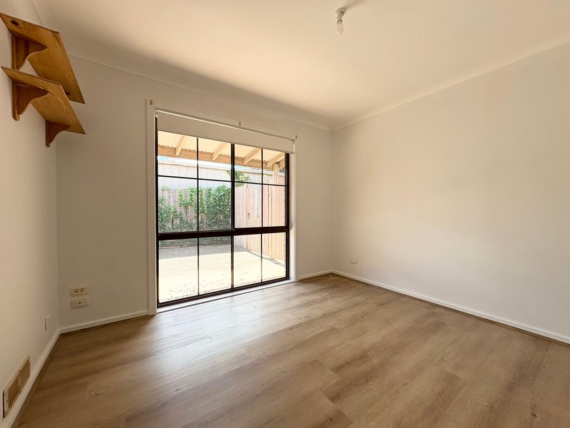 Photo - 5 Chinnock Court, Craigieburn VIC 3064 - Image 8