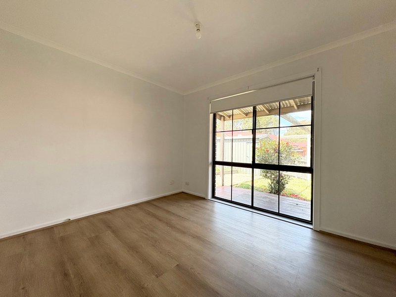 Photo - 5 Chinnock Court, Craigieburn VIC 3064 - Image 9