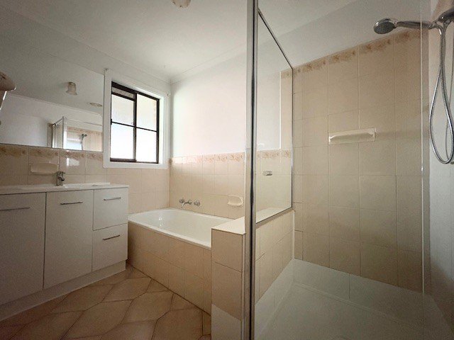 Photo - 5 Chinnock Court, Craigieburn VIC 3064 - Image 10