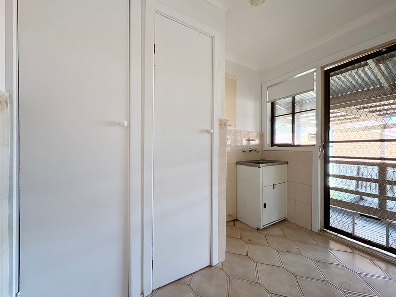Photo - 5 Chinnock Court, Craigieburn VIC 3064 - Image 11