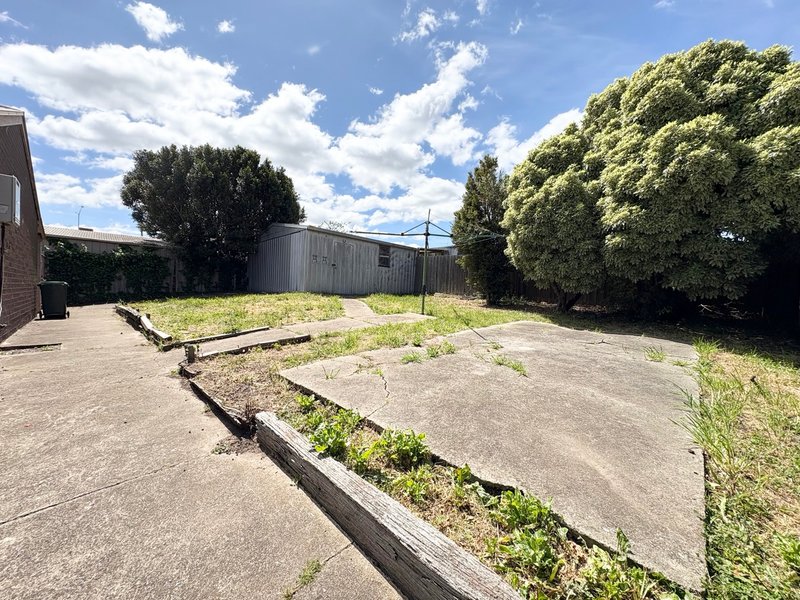 Photo - 5 Chinnock Court, Craigieburn VIC 3064 - Image 12
