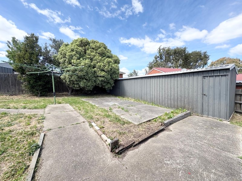 Photo - 5 Chinnock Court, Craigieburn VIC 3064 - Image 13