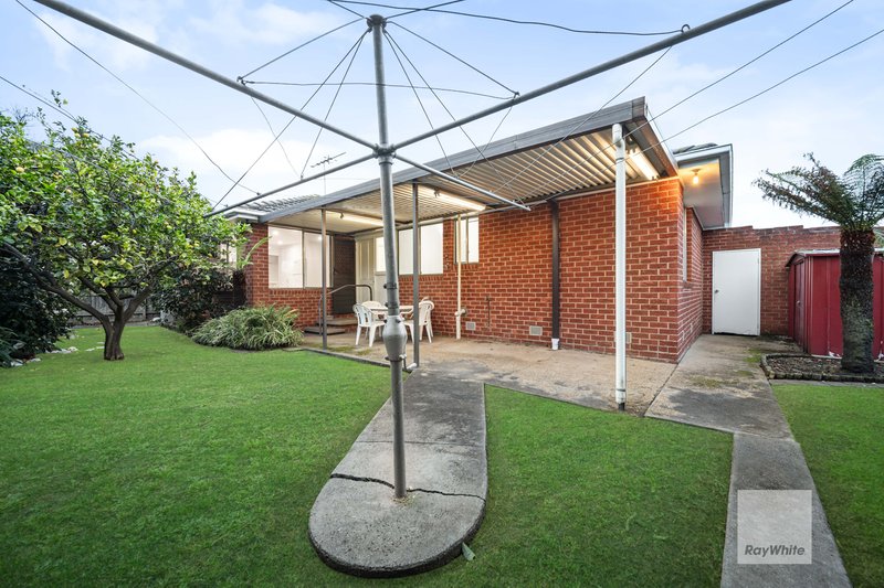 Photo - 5 Chisholm Close, Gladstone Park VIC 3043 - Image 13